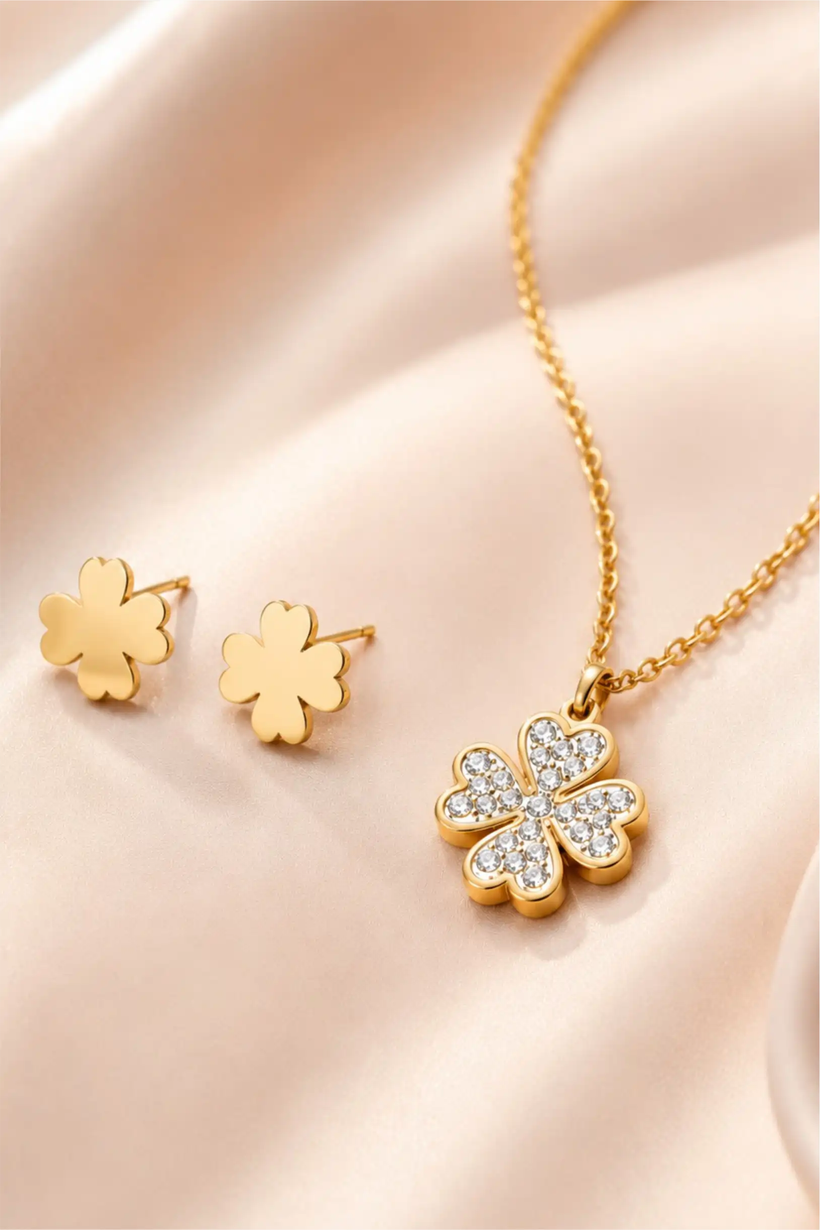 Conjunto 3 Peças Colar e Brincos Trevo