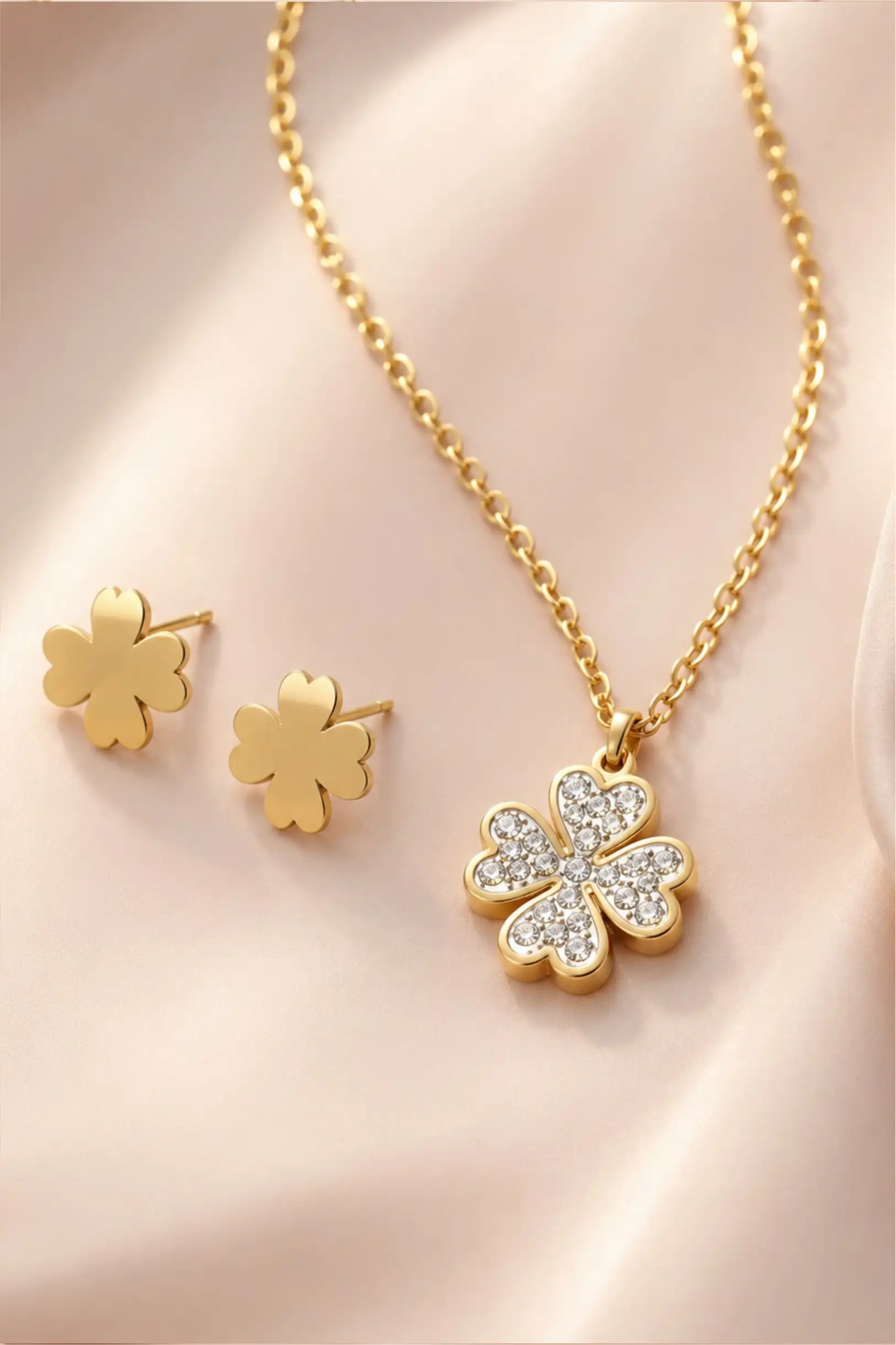 Conjunto 3 Peças Colar e Brincos Trevo